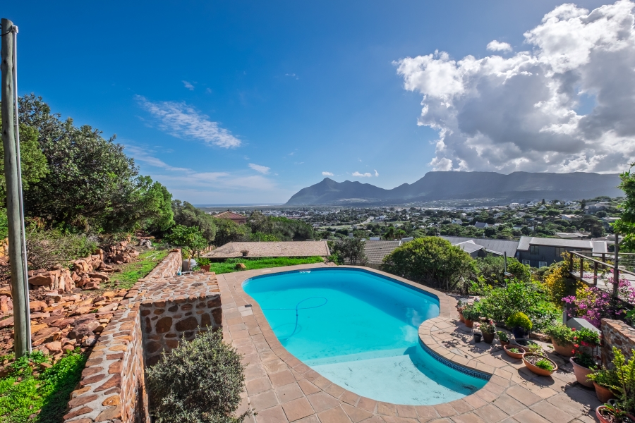 4 Bedroom Property for Sale in Capri Western Cape